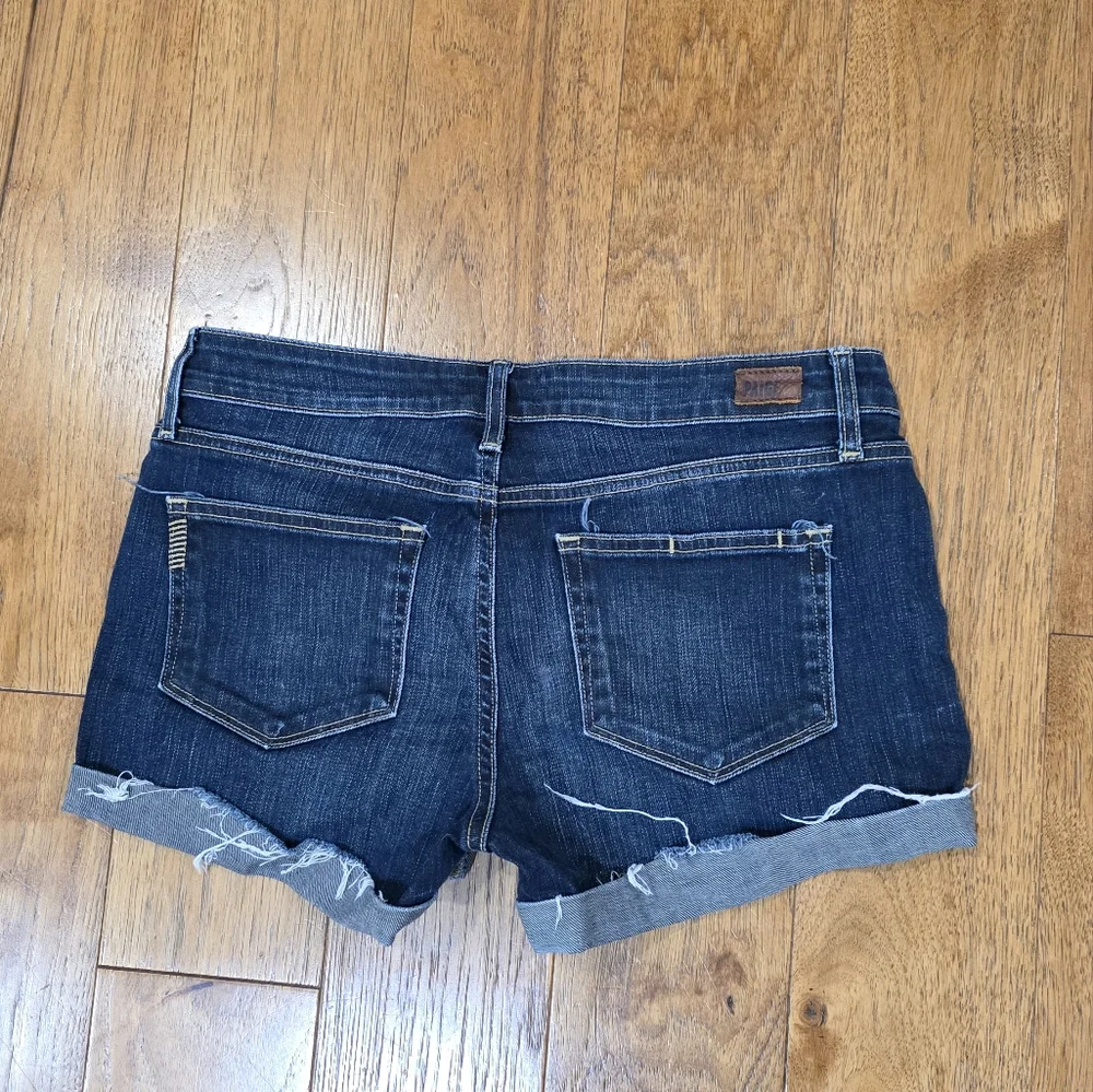 Paige Jimmy Jimmy Dark Blue Denim Stretch Shorts Whiskering Clean Girl Chic. 28